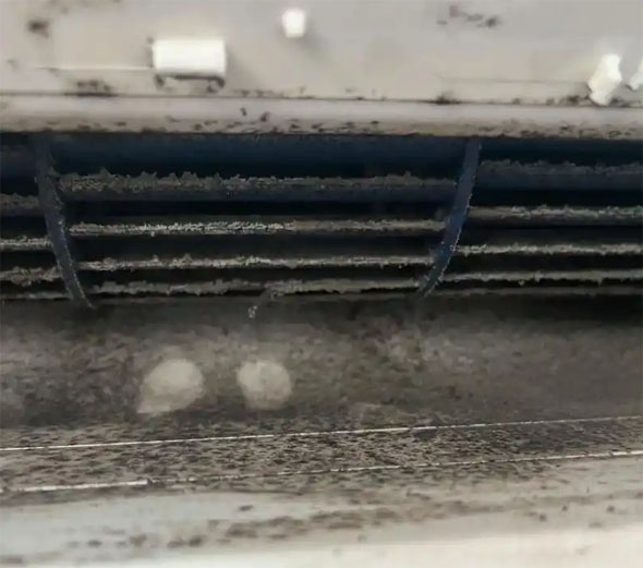 郎溪空调吹的风有股烧焦味是怎么回事